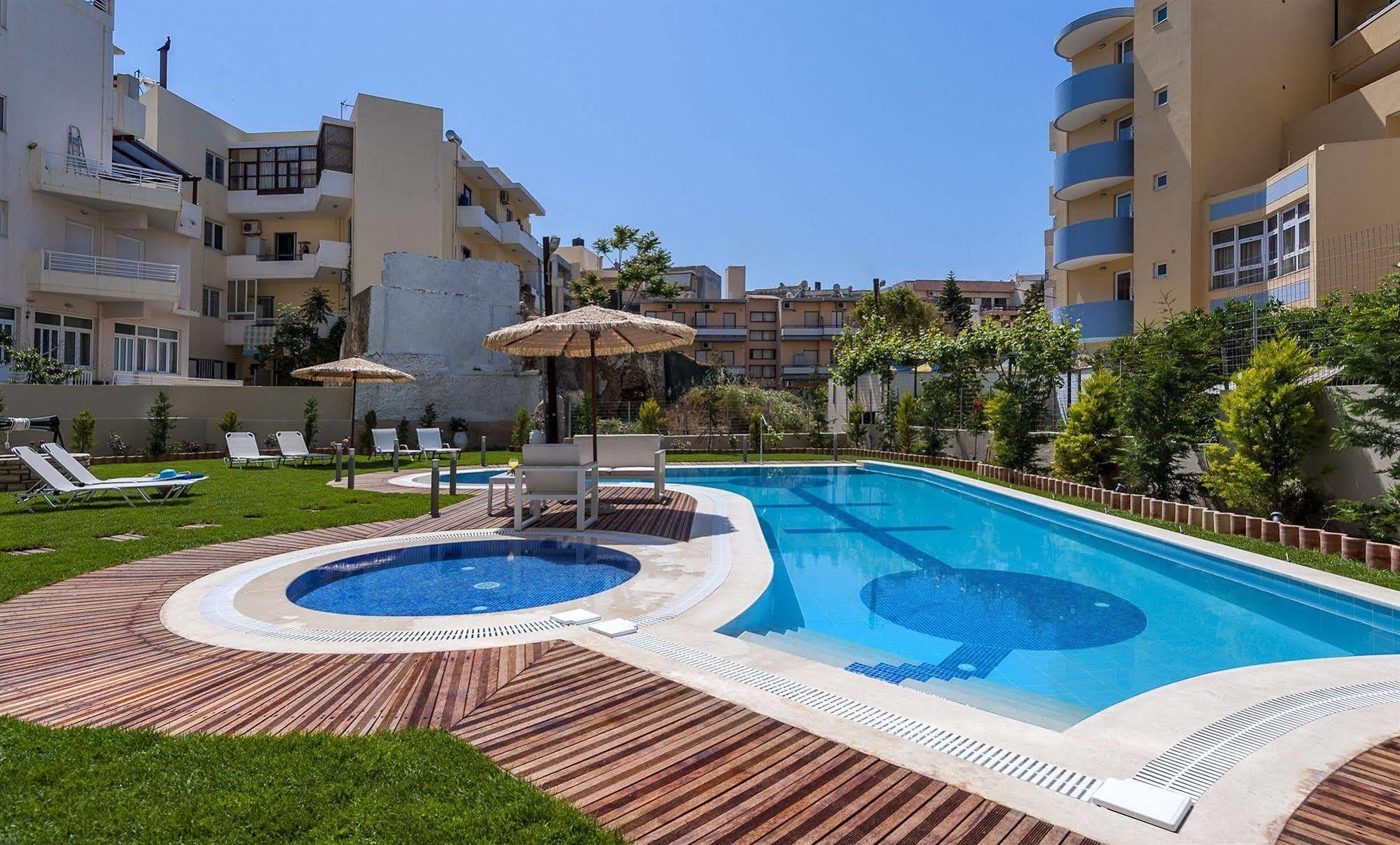 Leonidas Hotel & Apartments Rethymno  Bagian luar foto